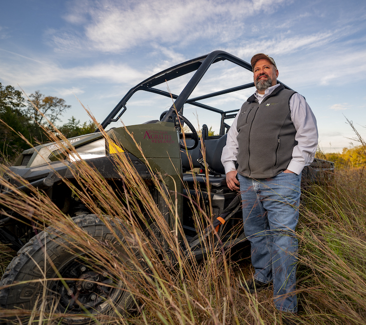 Dr. Roel Lopez Honored as 2025 Houston Safari Club Foundation Conservationist of the Year